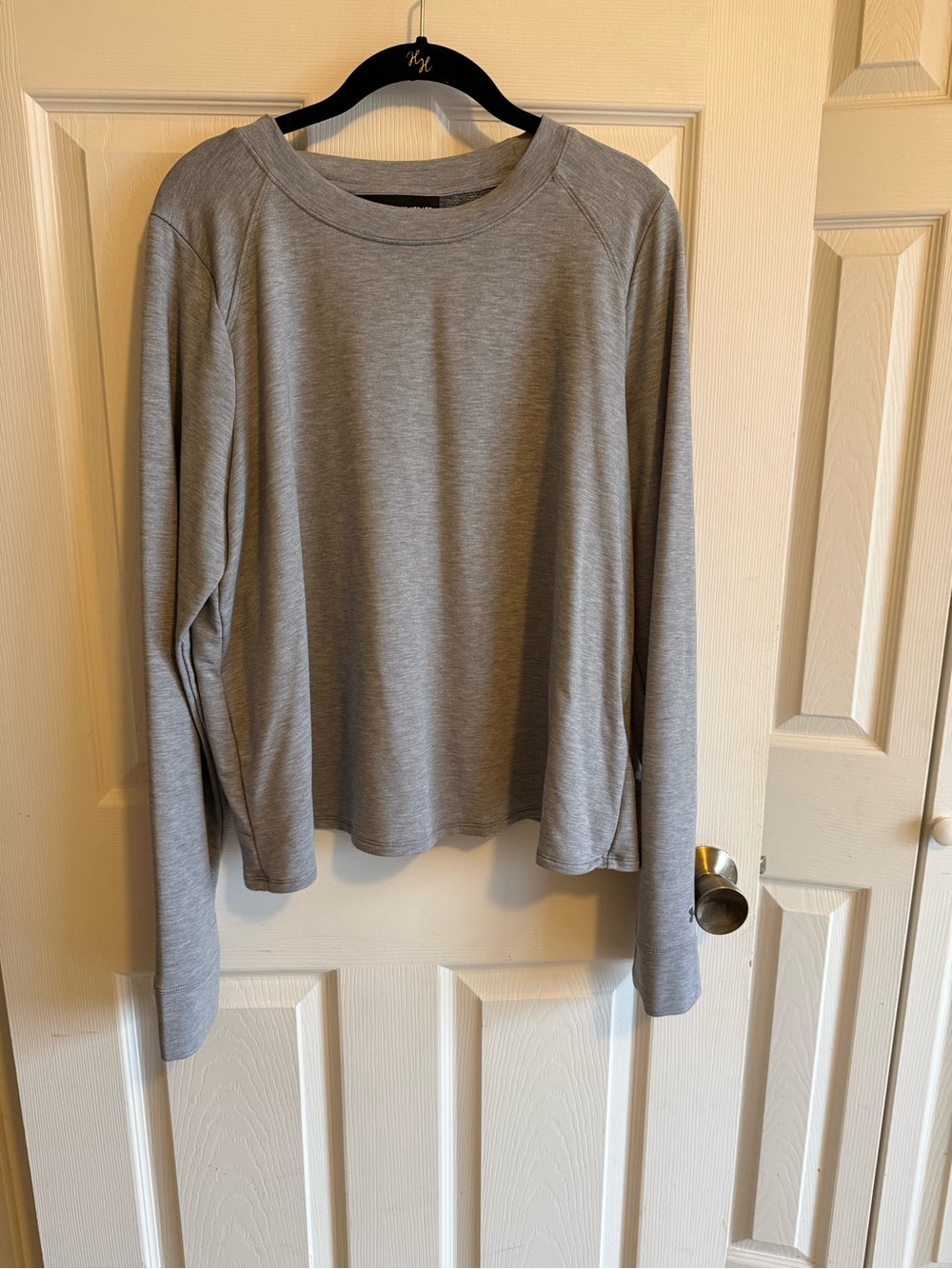 Under Armour Women’s Gray Long-Sleeve Crewneck Top XL The Minimalist Look